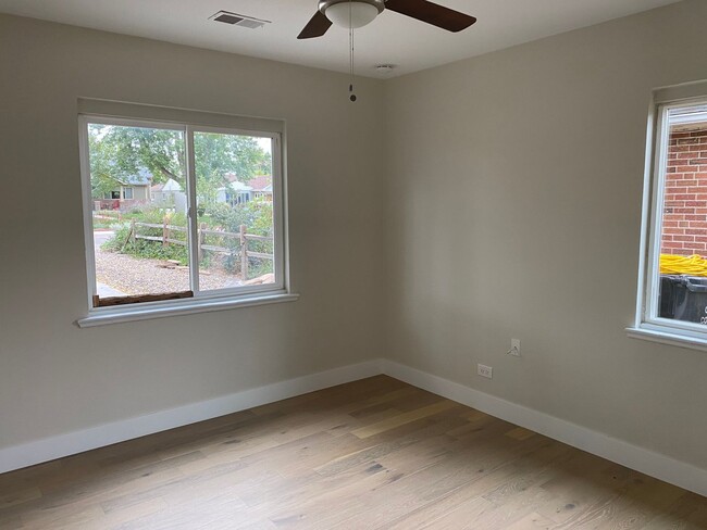 Building Photo - 2541 Oneida St