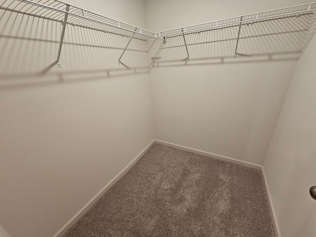 Building Photo - Like New Townhome in the heart of Newton