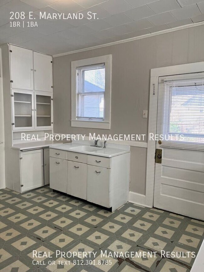 Building Photo - 208 E Maryland St