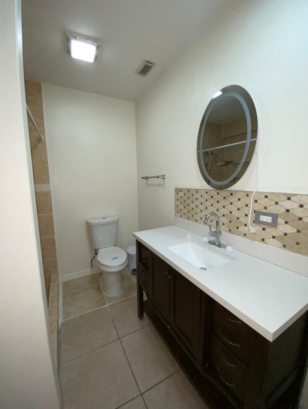 Building Photo - 129 Dahlia Dr
