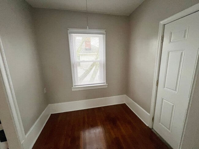 Building Photo - 40 Buxton Ave