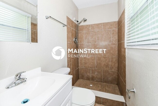 Building Photo - 3 Bedroom Pet-Friendly Home in Jacksonville, FL with Main Street Renewal