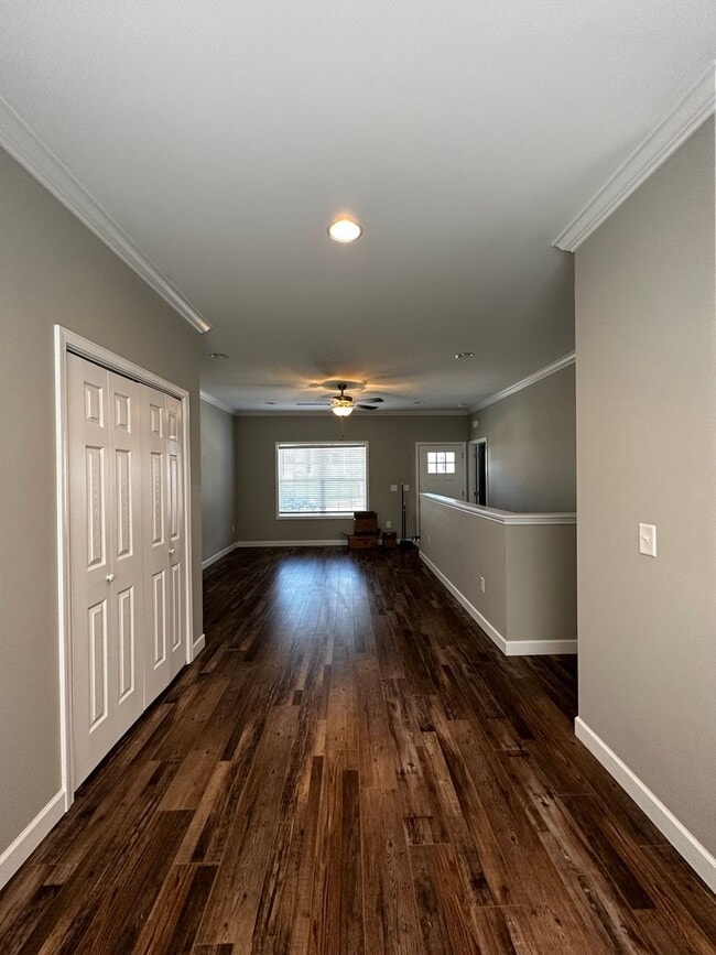 Building Photo - Spacious 3 Bedroom, 3.5bath in central Joh...