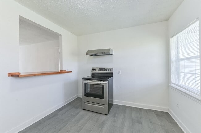 Building Photo - 8229 Carolwood Dr