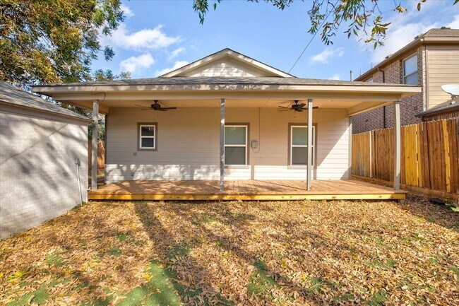 Building Photo - 2521 Benbrook Blvd