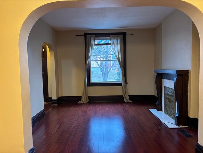 Building Photo - Completedly Remodeled 2+ Bedroom Home