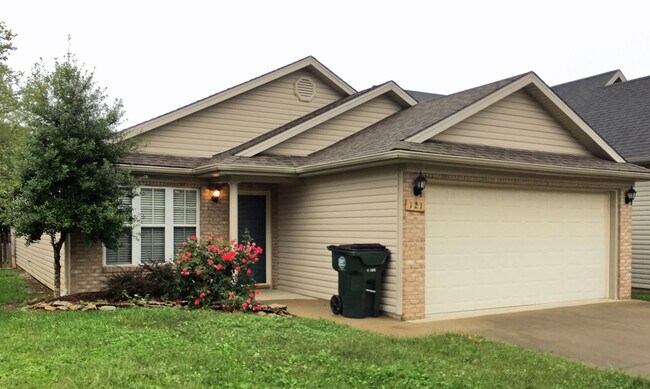 Building Photo - 121 Blue Heron Pl