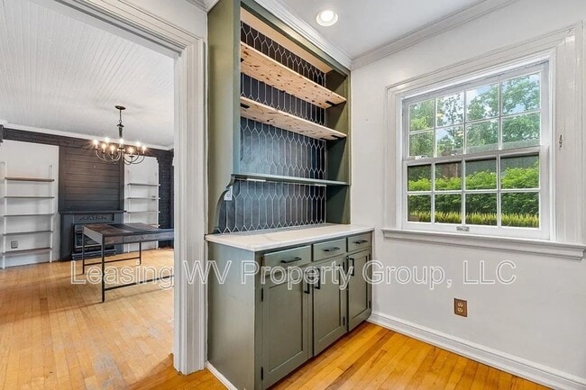 Building Photo - 887 Poplar Rd