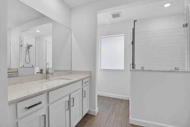 Building Photo - 4280 Buttonwood Dr