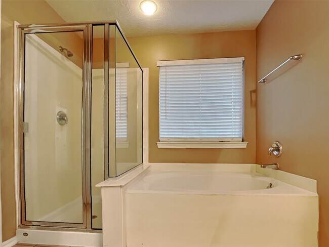 Building Photo - 6220 Stoney Creek Dr