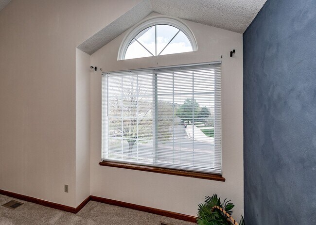 Building Photo - Westside Home in Mt Shadows in D20