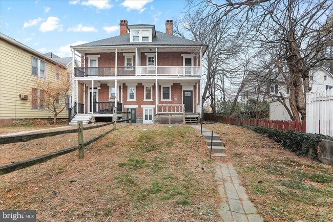 Building Photo - 1052 Edgar Ave