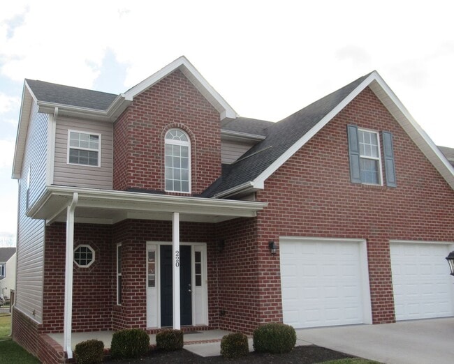 Building Photo - 4 Bedroom 2.5 Bath House with 2 Car Garage