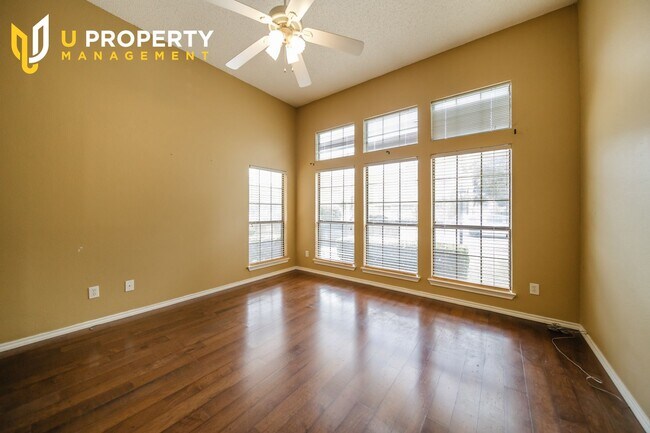 Building Photo - Sweet townhome in the heart of Plano