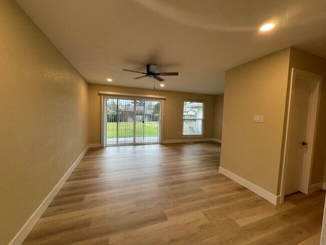 Building Photo - VAILABLE NOW! G O R G E O U S Single Story 3 Bed 2 Bath with Pool