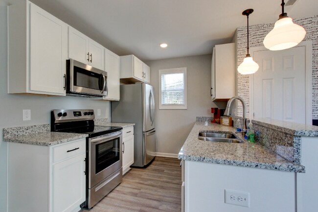 Building Photo - 1253 Dodd St