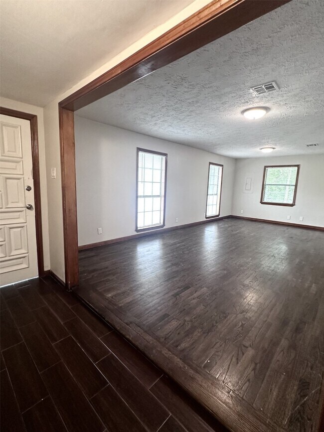 Building Photo - 2509 Wall St