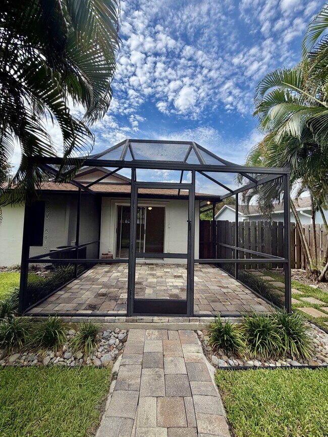 Building Photo - 760 94th Ave N