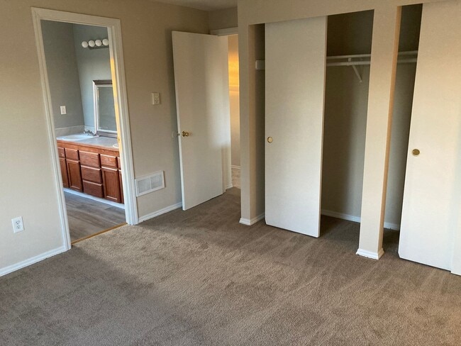 Building Photo - 3bd/2.5ba House in Tacoma