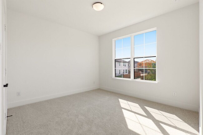 Building Photo - 7164 Confetti Ln