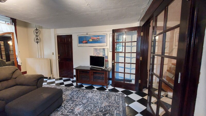 Building Photo - 334 E Mulberry St