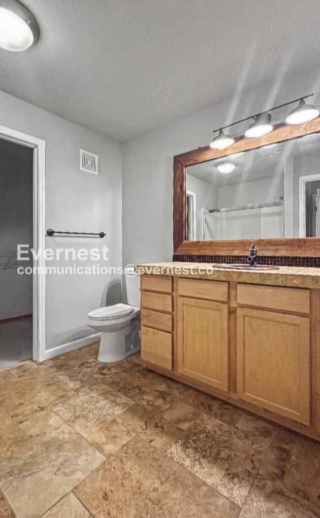 Building Photo - 1698 25th Pl NE