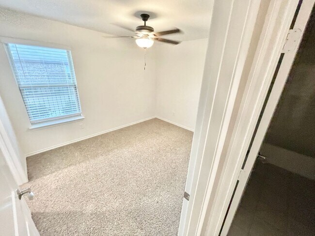 Building Photo - 1125 Silver Maple Ln