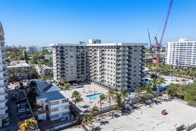 Building Photo - 9273 Collins Ave