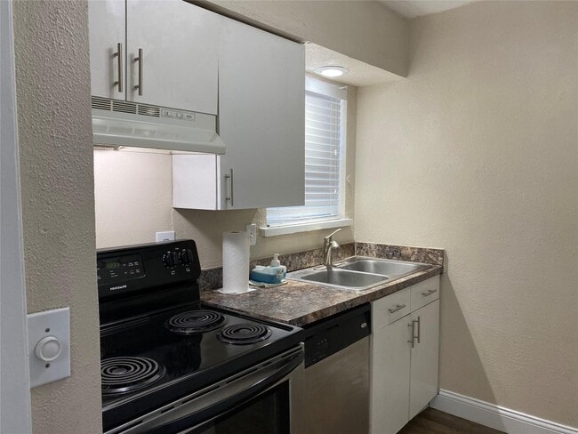 Building Photo - 4217 Avondale Ave