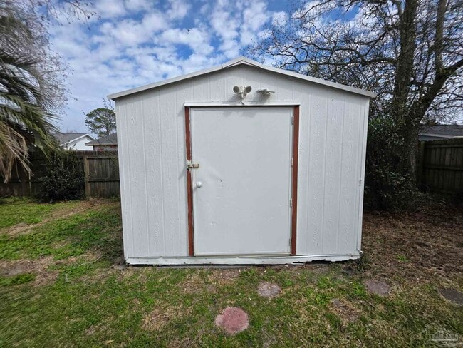 Building Photo - 824 Lavon Dr