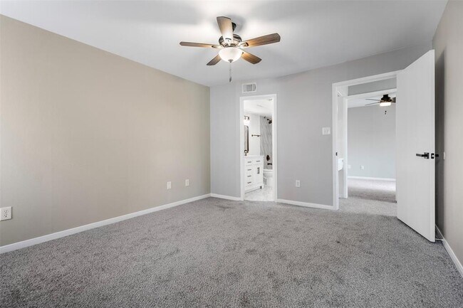 Building Photo - 2626 Holly Hall St