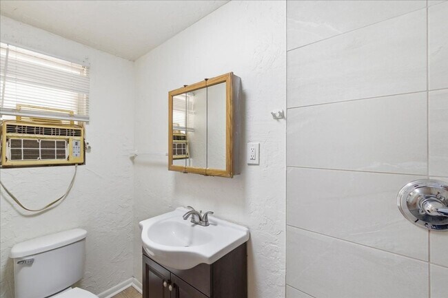 Building Photo - 241 E Elwood St