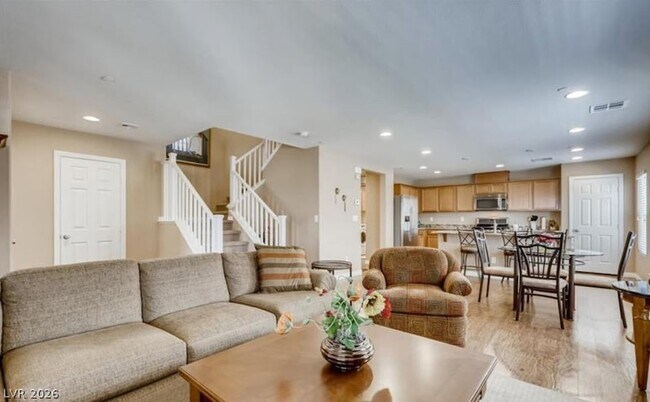Building Photo - 3077 Camino Sereno Ave