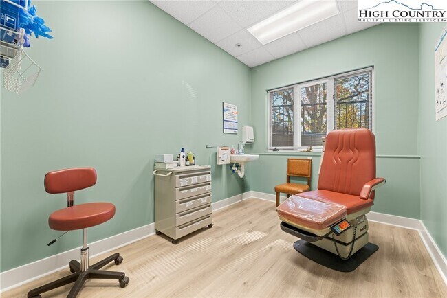 Building Photo - 610 State Farm Rd