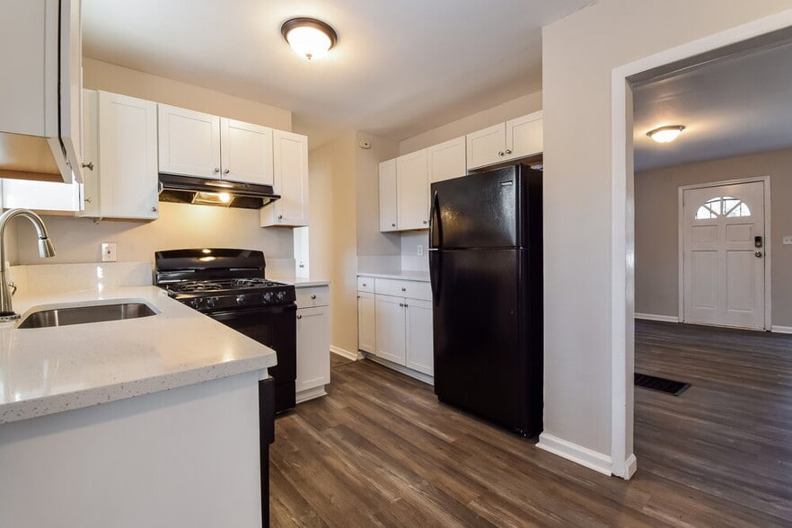 Building Photo - 842 Bonneville Terrace NW