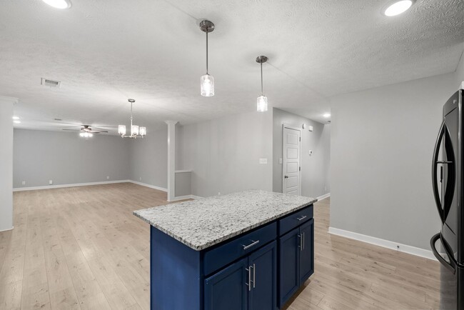 Building Photo - Pet Friendly Four Bedroom!