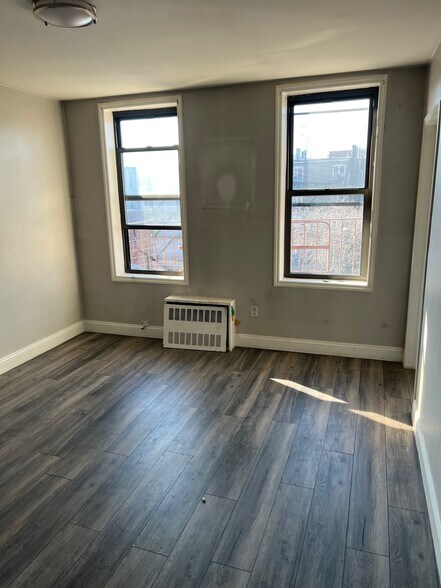 Building Photo - 148 Linden St