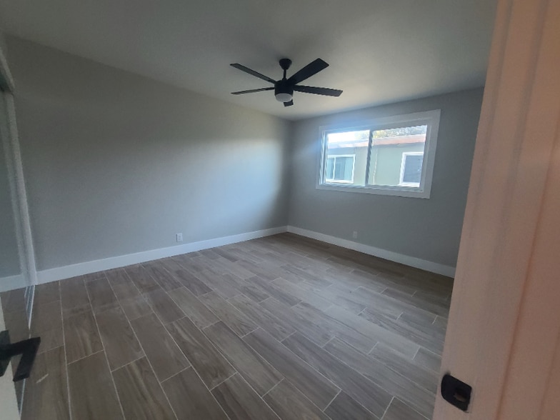 Building Photo - 14921 Vanowen St