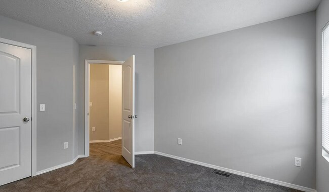 Building Photo - 1315 S Normandy Ave