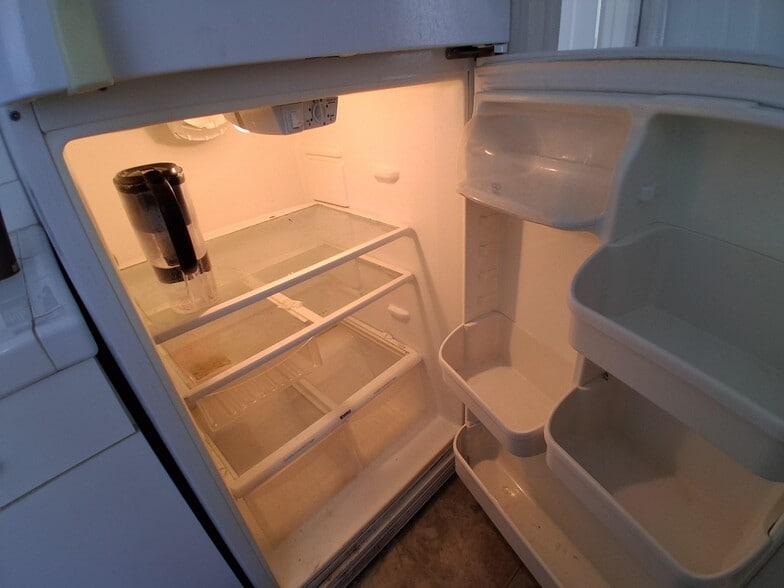 refrigerator - 902 Patterson Ave