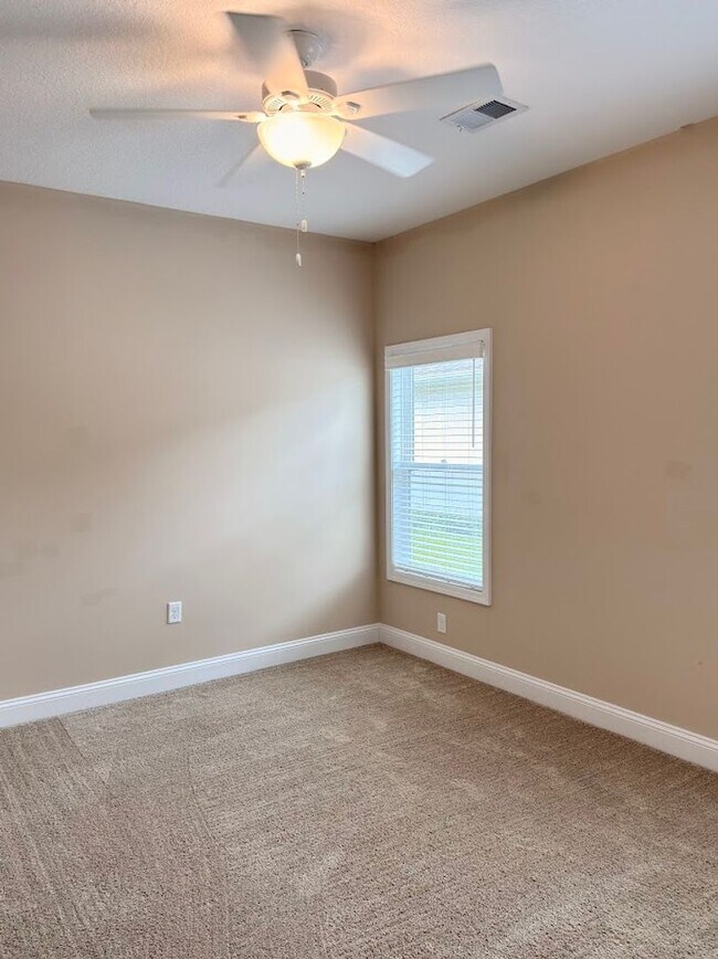 Building Photo - 124 The Villas Wy