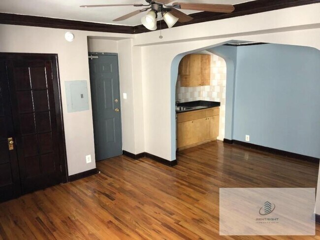 Building Photo - 1 bedroom in CHICAGO IL 60626