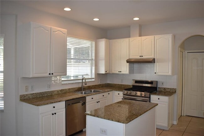 Building Photo - 15509 Montilla Loop