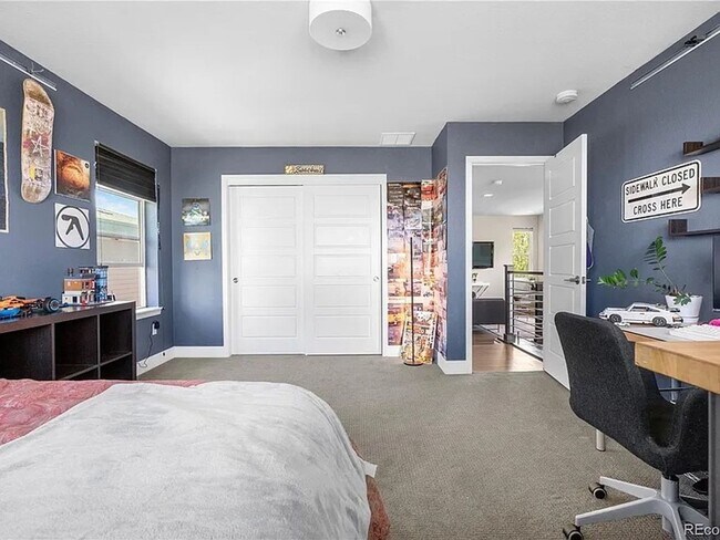 Building Photo - Stunning 4BR House on corner lot in Denver...
