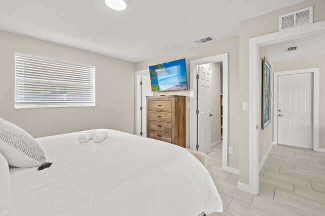 Building Photo - 4830 Cortez Cir