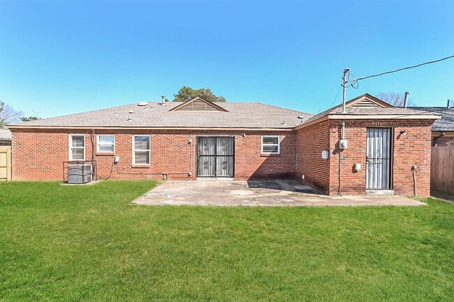 Building Photo - 1247 Ryanwood Ave
