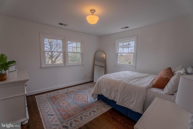 Building Photo - 308 Old Court House Rd NE