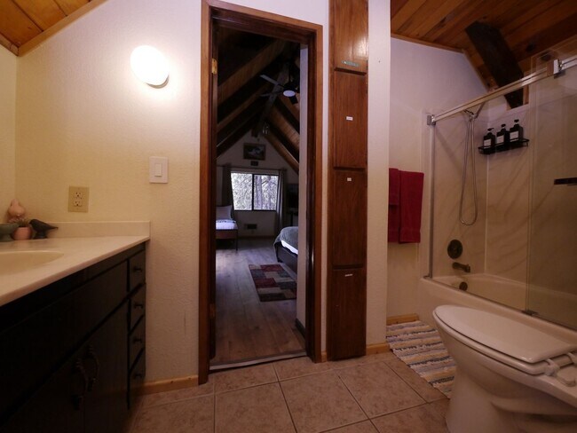 Building Photo - 27928 Holiday Ln