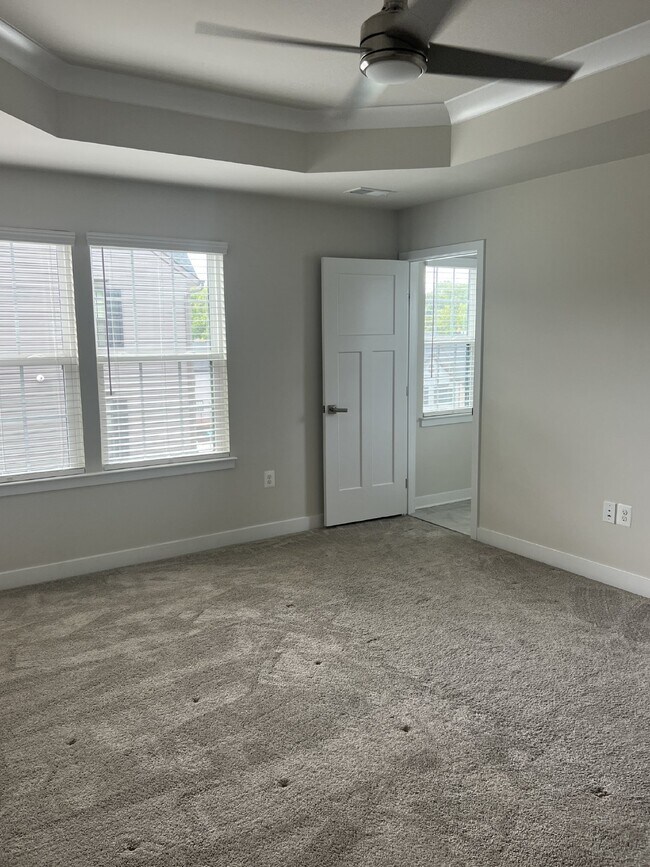 Building Photo - Exceptional 3-Level Corner Unit Townhome w...