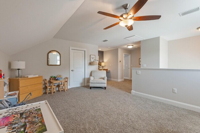 Building Photo - 903 Tadpole Ave